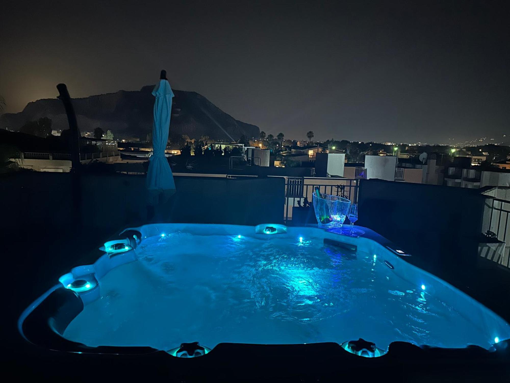 Апартаменты Flat With Jacuzzi - Casa Pia Монделло Экстерьер фото
